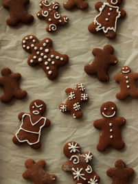 Holiday Traditions That Donât Require Mom Doing All the Work