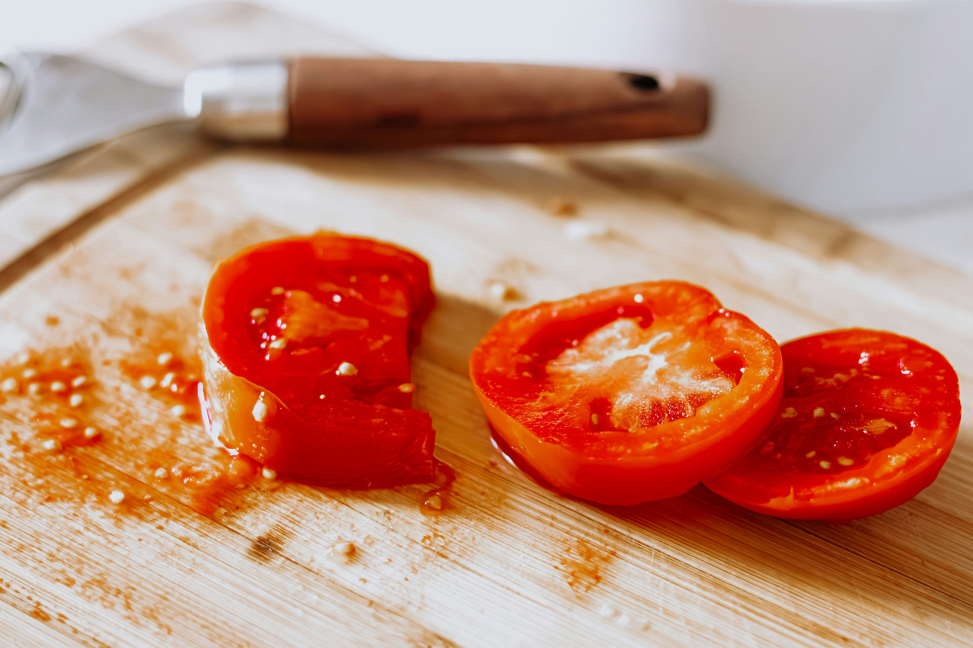 sliced tomato
