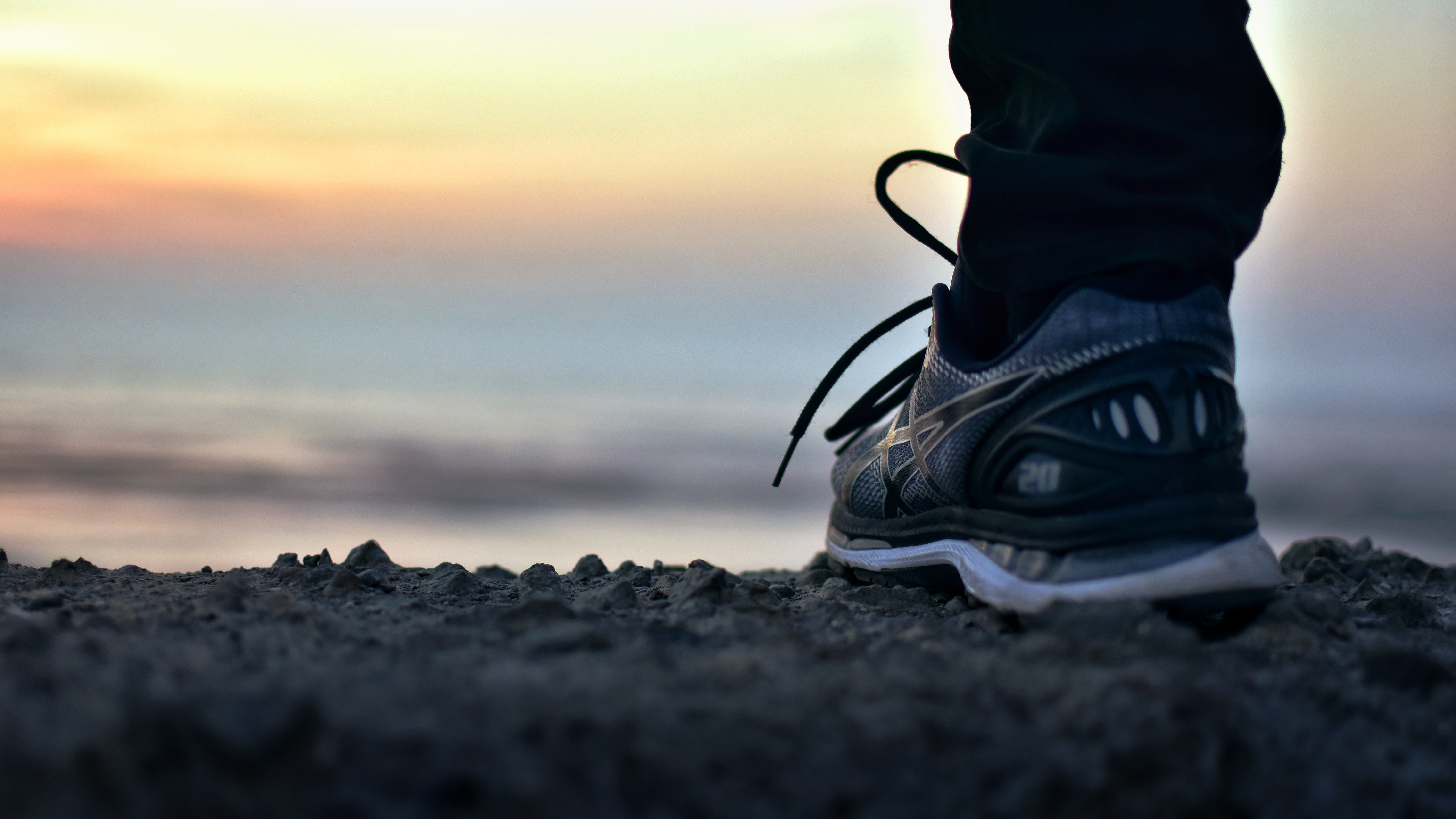 experiencing pain in toe joints when walking