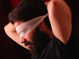 Juegos BDSM para parejas principiantes: cómo explorar el poder con seguridad y deseo