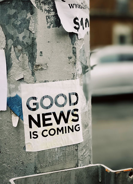 Baum mit nassem Zettel "good news is coming" Image by Jon Tyson