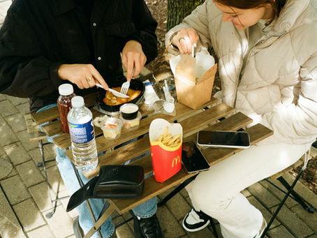 My Trick To Stop Mindlessly Scrolling & Snacking