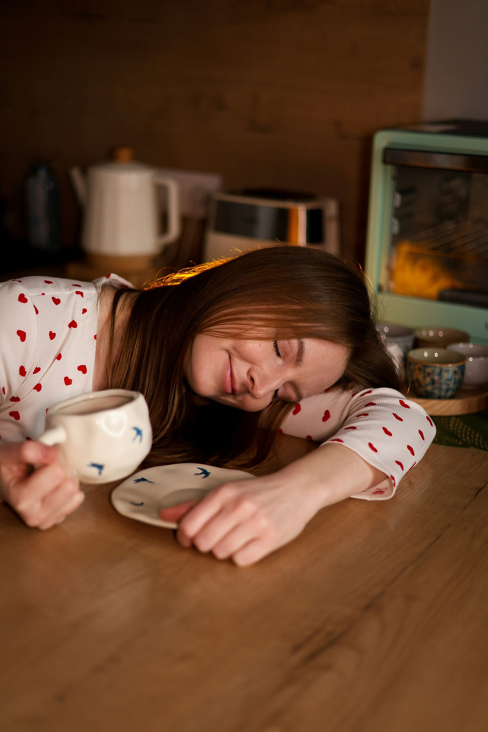 Une femme fatiguée mais qui sourit