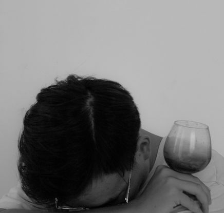 Epidemia oculta: cómo la psiquiatría integrativa puede abordar el consumo de alcohol entre los trabajadores de la salud.