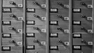 Почему лучше поручить истребование документов сервису envoer.com, а не родственникам