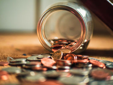 Pièces de monnaie dans un pot