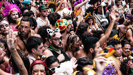 Carnaval no Trabalho: Como comunicar urgências e pendências antes do feriado