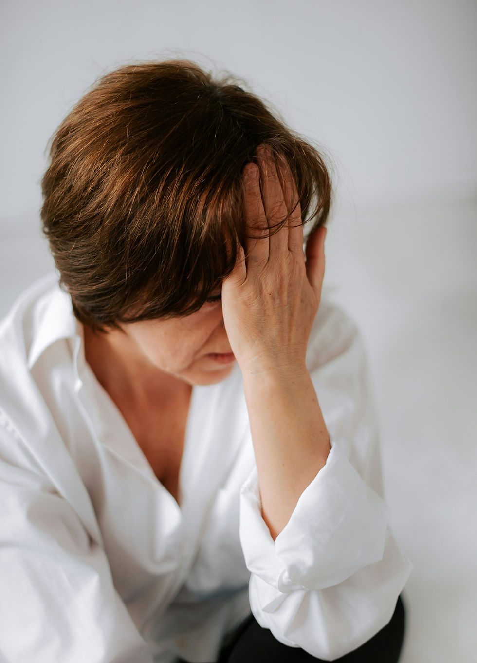 Mujer con posibles sintomas de Menopausia