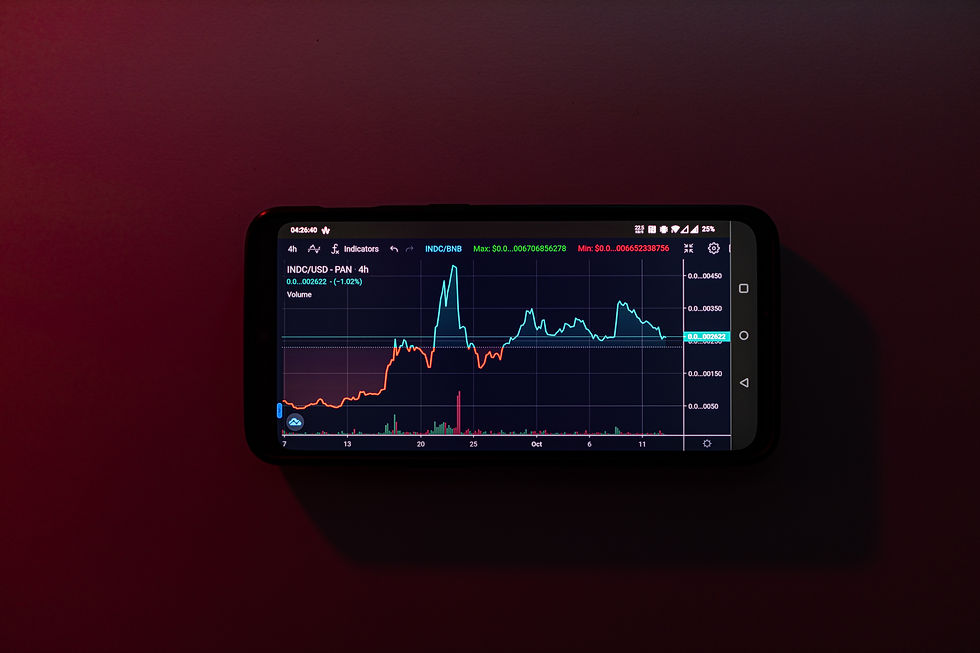 Datenanalyse-Visualisierung auf dunklem Bildschirm mit Traffic-Kurven – zeigt den Einsatz von Echtzeit-Tracking und Website-Performance-Monitoring im SEO-Bereich.