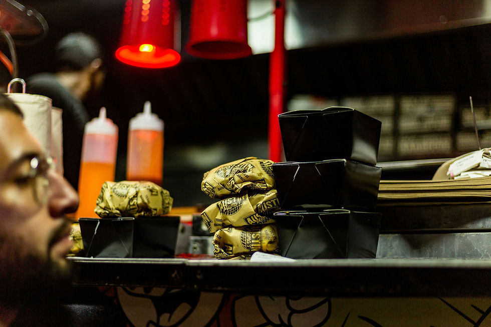 burger und mann zum bestellen