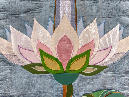 Un lotus brodé