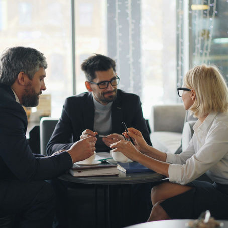 Selbstpräsentation im Vorstellungsgespräch – So überzeugst du in den ersten Minuten