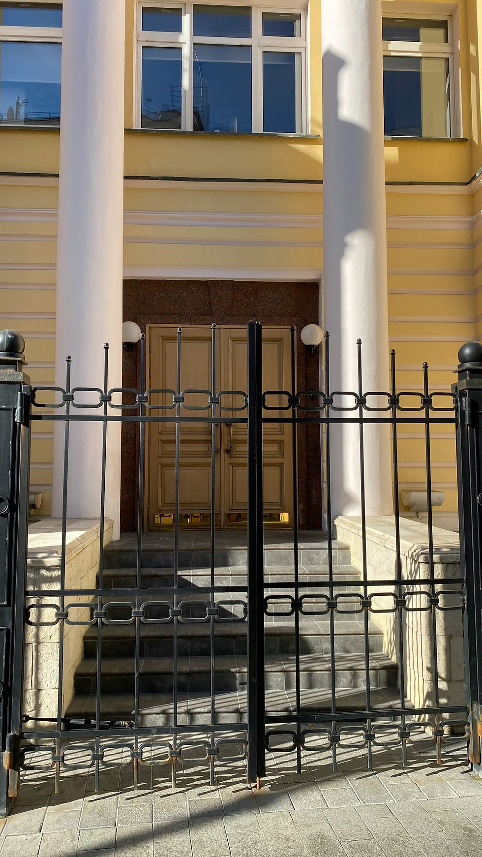 Diplomatic asylum: a legal gap or a separate legal institution?