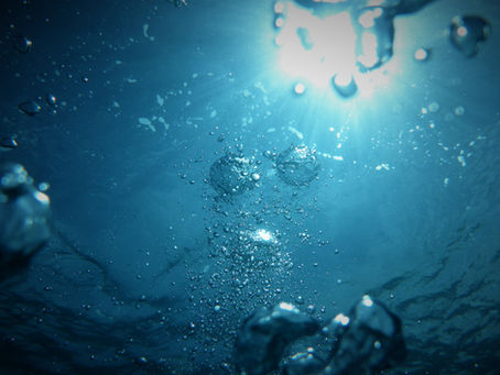 ¿Cuánta agua debemos beber al día, incluidos los niños?