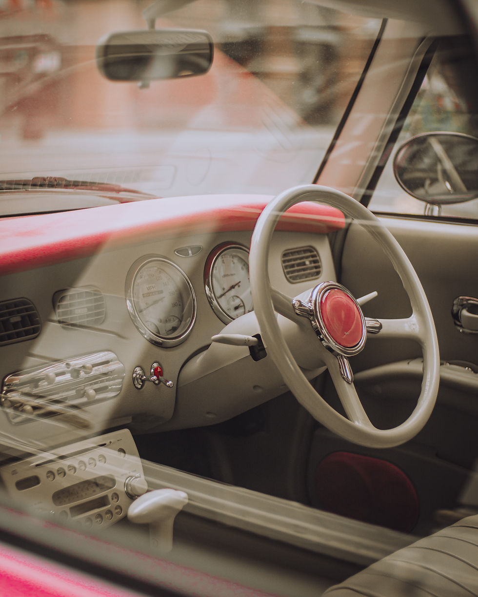 Intérieur élégant d'une automobile classique
