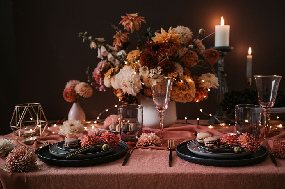 Fall Table Décor: Choosing a Tablecloth or Bare Table for Cosy Autumn Styling