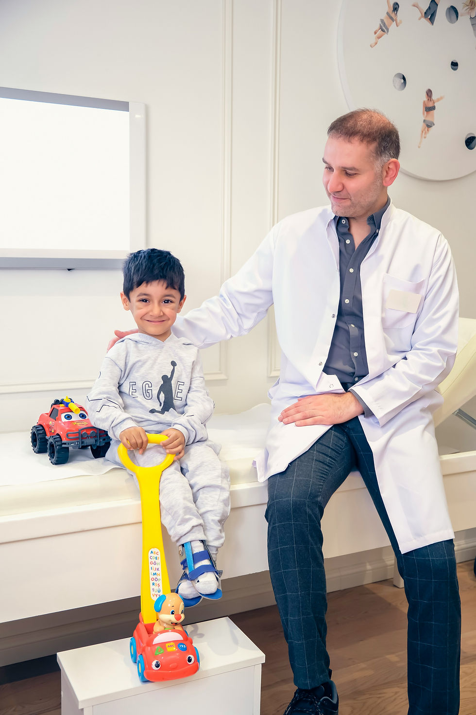 A dentist with a child | Aminya St Dental