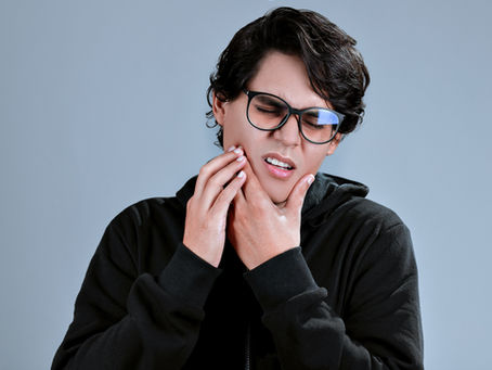 Dor de dente? O que fazer se não posso ir no dentista imediatamente?