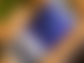 Illustration explaining website design breakpoints, showing how layouts adapt across mobile, tablet, and desktop screen sizes.