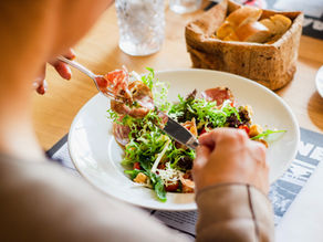 How to Eat Well on a Budget While Travelling