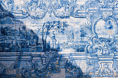 Blue and white tile. Image by Jan Suchánek
