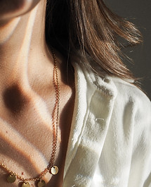 Collier en or scintillant de la collection Bijouterie Le Lys d'Or, Pessac