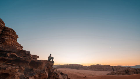 תורת שלילת התארים: ריבוי תארי השלילה
