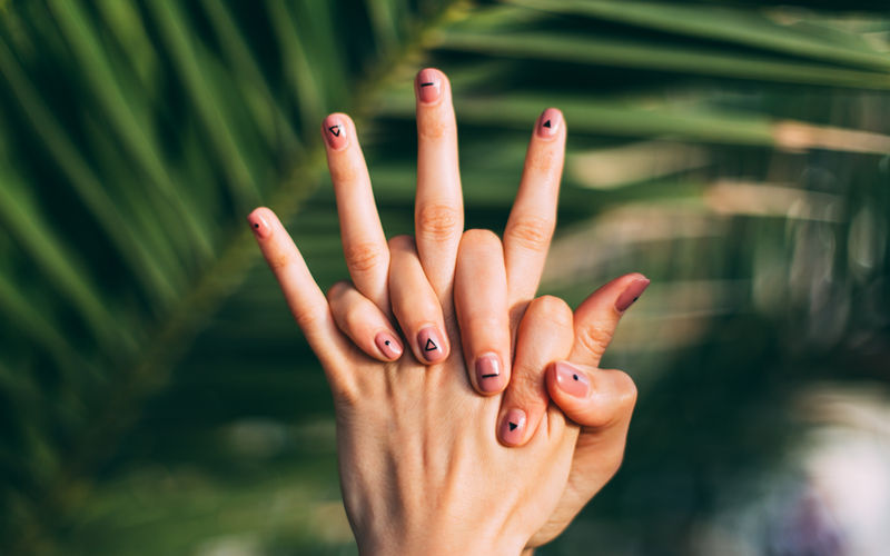discover 7 gentle and natural ways to smooth out hand wrinkles this summer — illustration 1