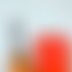 エアギターしてたら思いっきり指打ち付けて痛かった