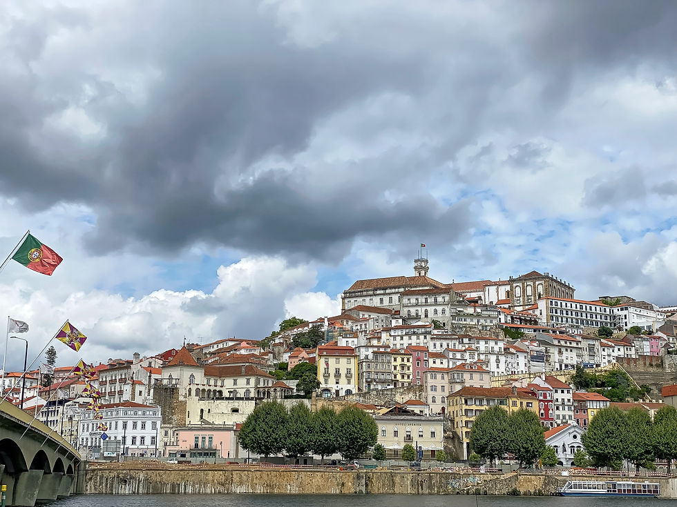 Coimbra là một trong những Đại học lâu đời nhất thế giới, được UNESCO công nhận là di sản thế giới từ năm 2013