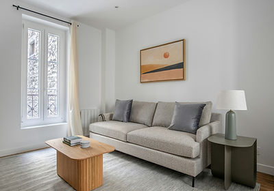 Gereinigtes Business-Apartment in Bern mit hellem Wohnbereich