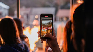 De la cabina telefónica al WhatsApp: 40 años de comunicación con heridas abiertas