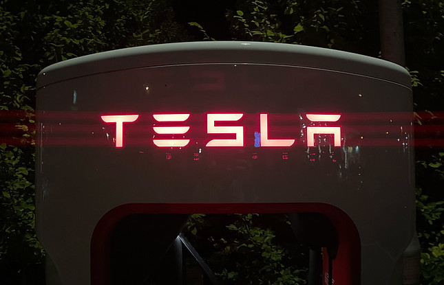 Damaged Tesla wit a chargng fault
