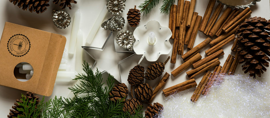 SCORENAVIGATOR'S GUIDE TO FRUGAL HOLIDAY SPENDING: CREATIVE SOLUTIONS FOR CELEBRATING WITHOUT BREAKING THE BANK