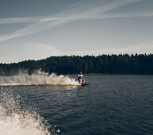 Picture of guy skiing on Fountain Lake in Albert Lea, MN