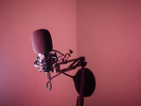 15 Short French Podcasts For Busy Students (> 15 Minutes)