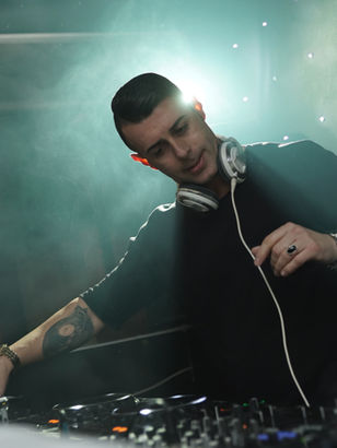 5 Reasons Why You Need a Wedding DJ for Your Big Day