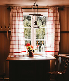 Få hjälp att hitta berättelsen om ditt hem. Sök i historiska arkiv och upptäck husets historia genom gamla dokument och fotografier.