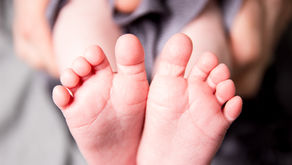 Baby feet with IVF ACRC surrogacy