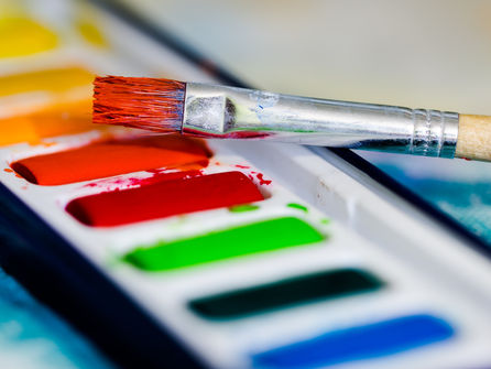 Artist Donates 1,800 Paintings to Hospital Staff on Coronavirus Front Lines