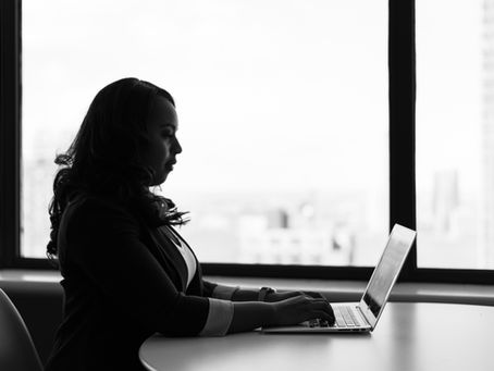 La inclusión digital es vital para el futuro laboral femenino, pero falta mucho por cambiar