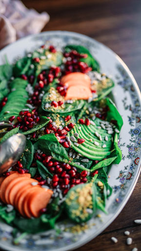 Salada quente de lentilha e beterraba assada com molho de tahine