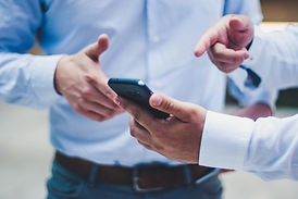 Recruiting Video – Personen am Smartphone