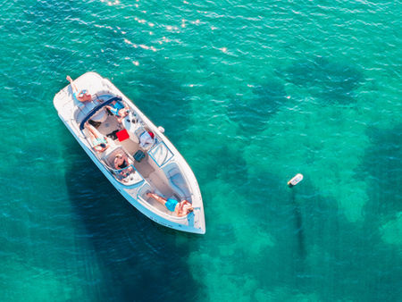 5 Essentials To Bring On Your Next Boating Trip