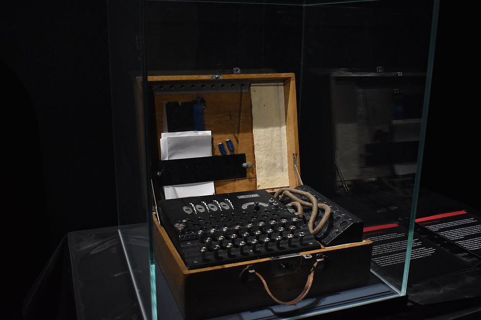 Enigma Encryption Machine, Photo Mauro Sbicego, Unsplash
