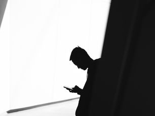 Isolamento social digital: quando a conexão constante esconde a solidão