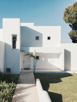 AC2 Construction à Marseille et région Provence - Enduit de façade - Diagnostic, avis technique et traitement des fissures, enduit hydraulique projeté ou traditionnel à la chaux, (RPE) : revêtement plastique épais, peinture de façade, badigeon, eau forte.
