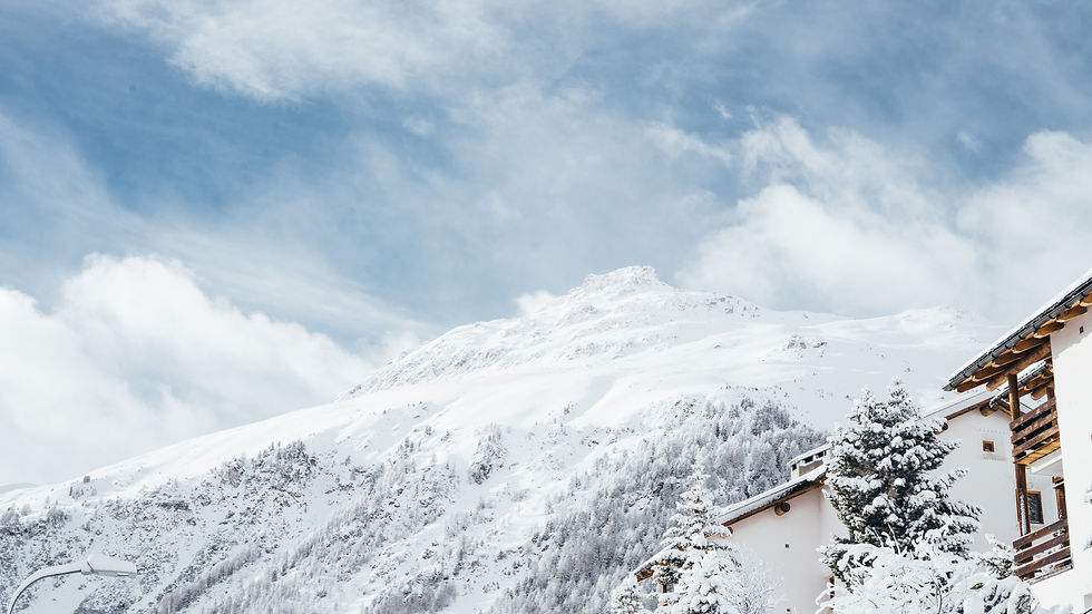 St. Anton am Arlberg © Photo by Valentin B. Kremer on Unsplash