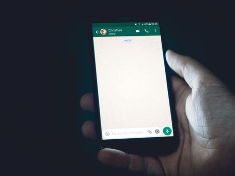 WhatsApp prepara la función que permite escribir a usuarios no agendados