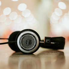 Earphones & Headphones